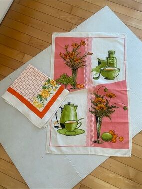 MCM VTG Set Floral Kitchen Linen Tea Towel in Pink other in Cotton in Orange